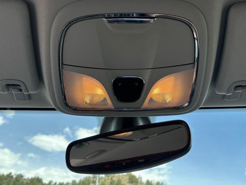 Used 2019 Jeep Cherokee Overland w/ Trailer Tow Group AWD/4WD image 18