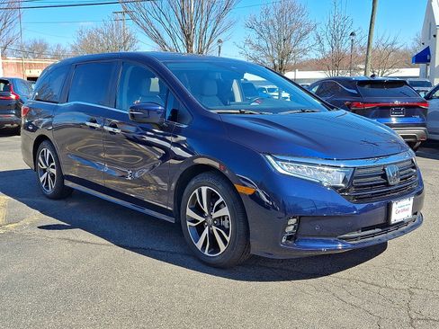 Certified 2024 Honda Odyssey Touring image 6