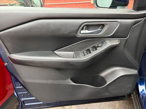 Used 2025 Nissan Rogue SV image 18