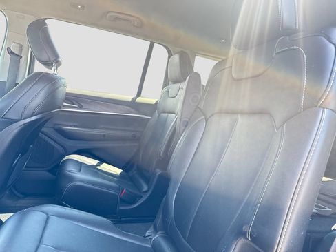 Used 2023 Jeep Grand Cherokee L Limited AWD/4WD image 23