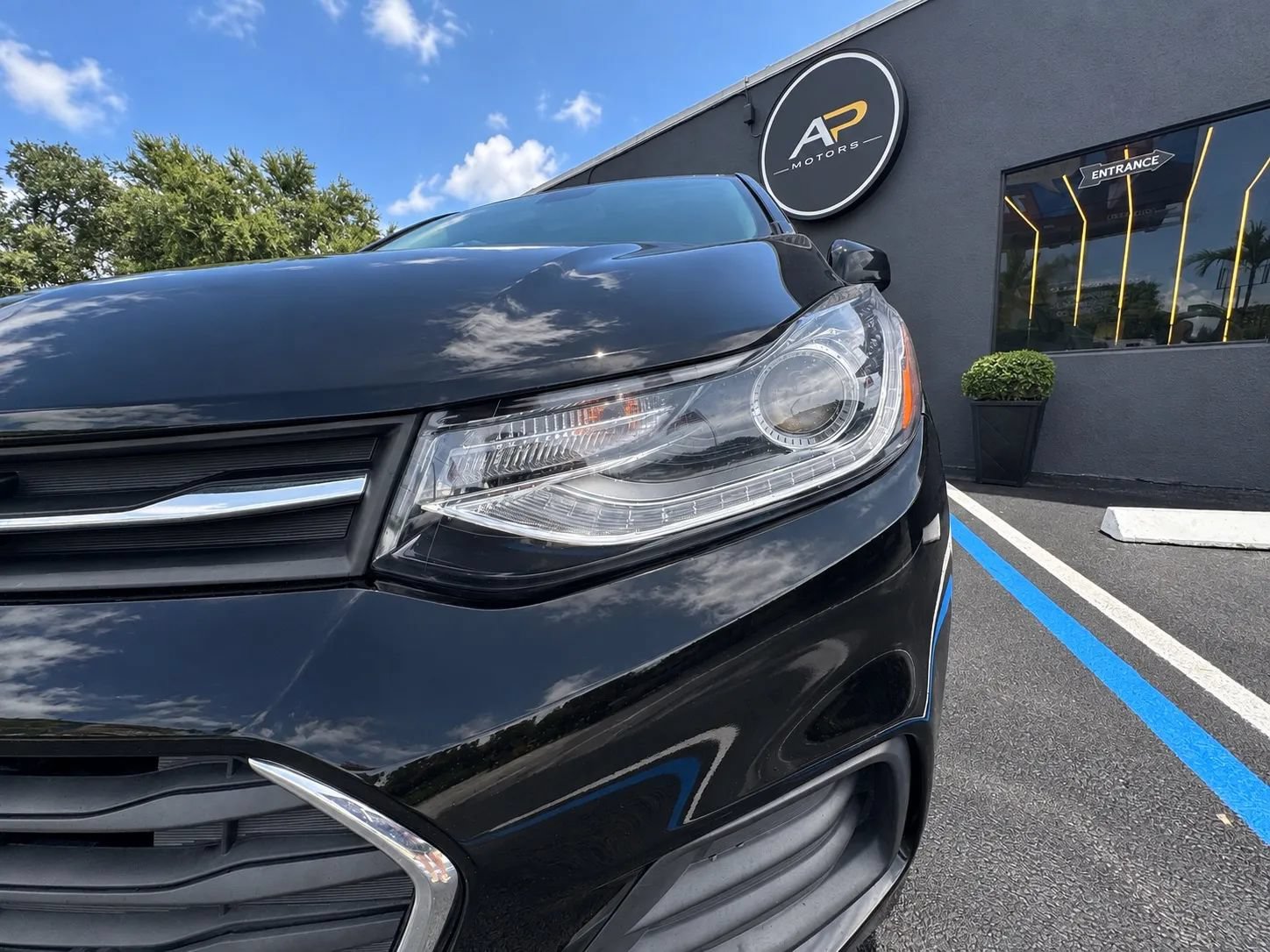Used 2021 Chevrolet Trax LT w/ Midnight Edition FWD image 10