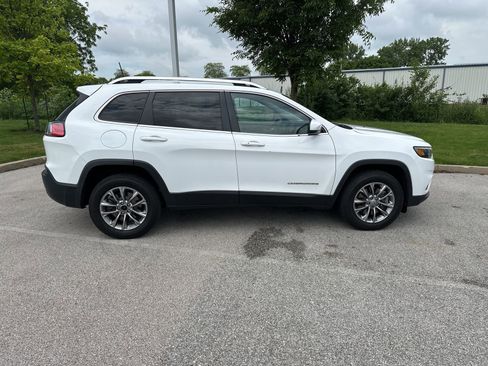 Used 2019 Jeep Cherokee Latitude Plus w/ Cold Weather Group AWD/4WD image 5