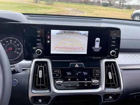 Certified 2022 Kia Sorento S w/ Panoramic Sunroof Package image 23