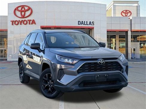 Used 2021 Toyota RAV4 LE image 1