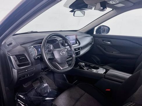 Used 2025 Nissan Rogue SV FWD image 10