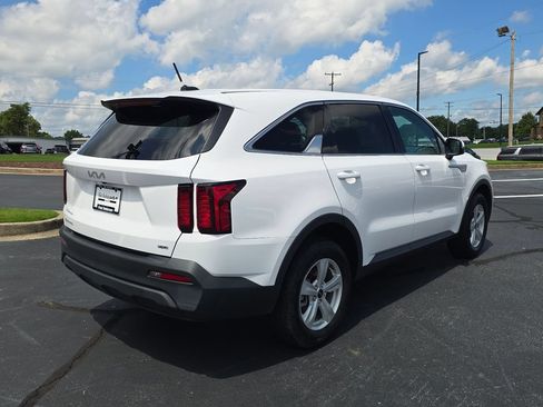 Used 2023 Kia Sorento LX AWD/4WD image 3