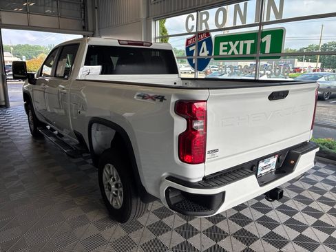 Used 2025 Chevrolet Silverado 2500 LT w/ Convenience Package AWD/4WD image 4