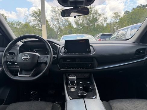 Used 2025 Nissan Rogue SV AWD/4WD image 17