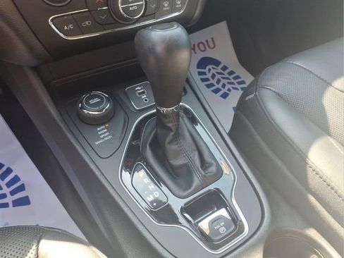 Used 2019 Jeep Cherokee Limited w/ Technology Group image 19