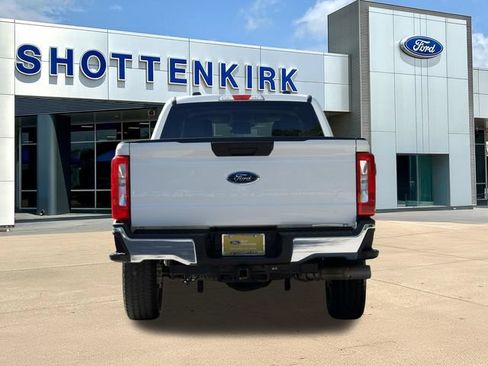 Certified 2025 Ford F250 XLT w/ FX4 Off-Road Package AWD/4WD image 8