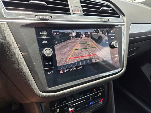Used 2022 Volkswagen Tiguan SE AWD/4WD image 33