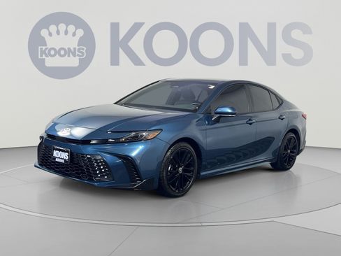 Used 2025 Toyota Camry SE w/ Convenience Package FWD image 5