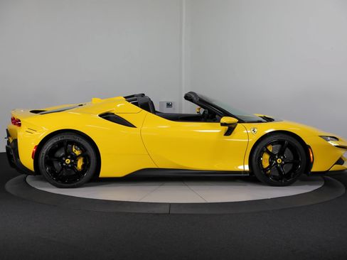 Used 2025 Ferrari SF90 Spider AWD/4WD image 8