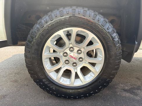 Used 2017 GMC Sierra 1500 SLE w/ SLE Value Package AWD/4WD image 14