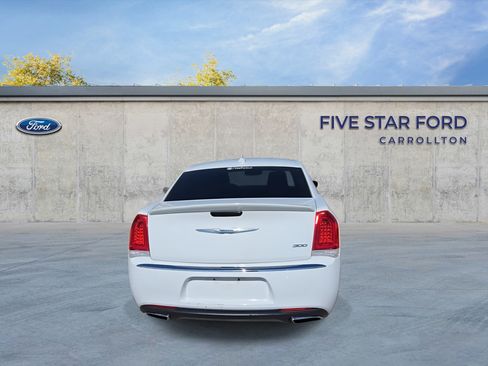 Used 2015 Chrysler 300 Limited image 7