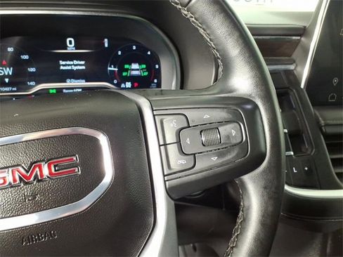 Used 2023 GMC Yukon XL SLE image 15