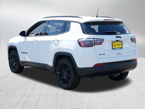 Used 2026 Jeep Compass Latitude AWD/4WD image 5