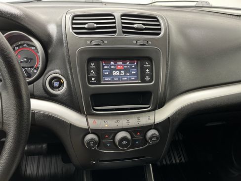 Used 2019 Dodge Journey SE image 15