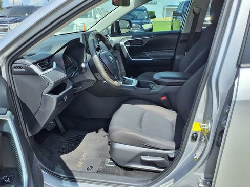 Used 2021 Toyota RAV4 LE w/ Carpet Mat Package (TMS) FWD image 14