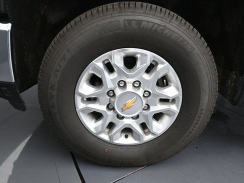 Used 2024 Chevrolet Silverado 2500 LT AWD/4WD image 22