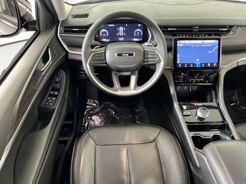 Used 2023 Jeep Grand Cherokee Limited AWD/4WD image 20