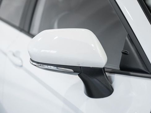 Used 2025 Toyota Camry SE image 13