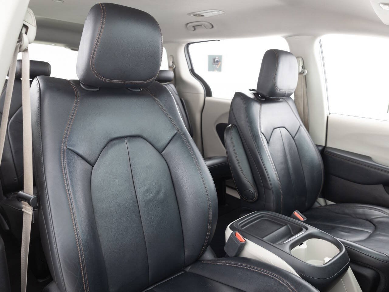 Used 2017 Chrysler Pacifica Touring-L FWD image 26