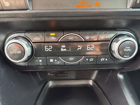 Used 2018 MAZDA MAZDA3 Touring image 36