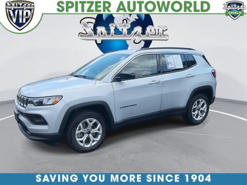 Used 2025 Jeep Compass Latitude AWD/4WD image 5