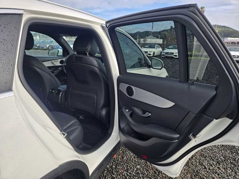 Used 2019 Mercedes-Benz GLC 300 4MATIC image 14