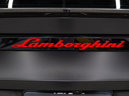 Used 2021 Lamborghini Urus AWD/4WD image 37
