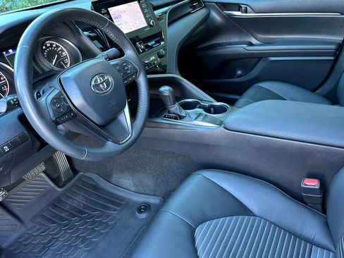 Used 2024 Toyota Camry SE image 11