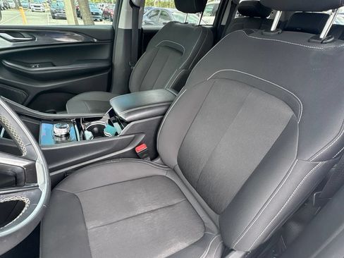 Used 2023 Jeep Grand Cherokee Laredo RWD image 15