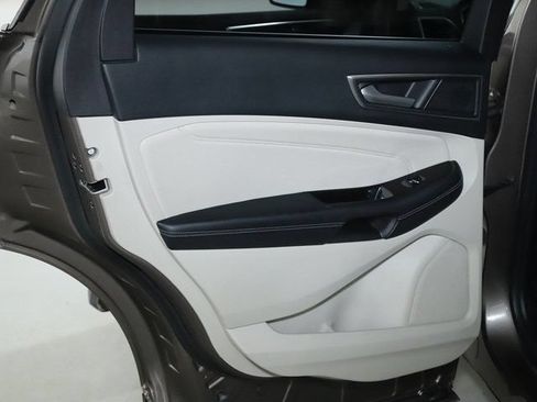 Used 2019 Ford Edge Titanium w/ Equipment Group 301A AWD/4WD image 13