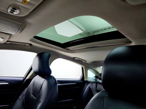 Used 2019 Ford Fusion Titanium image 13