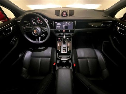 Used 2025 Porsche Macan image 17