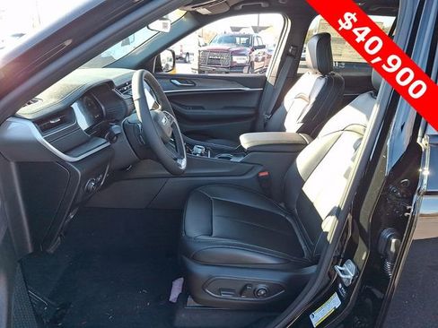 New 2025 Jeep Grand Cherokee Limited w/ Black Appearance Package image 11