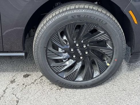 New 2026 Lincoln Navigator L Reserve w/ Jet Appearance Package AWD/4WD image 9