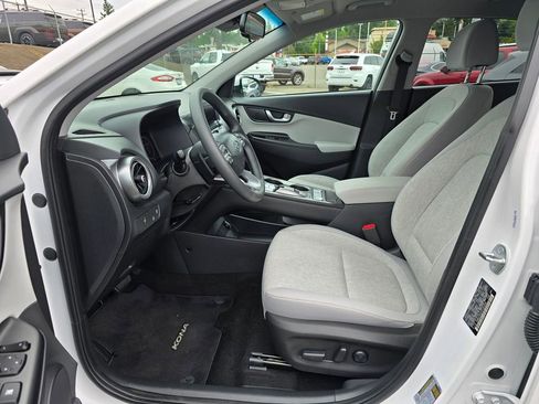 Used 2023 Hyundai Kona SE FWD image 18