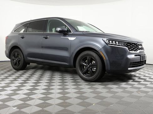 Used 2023 Kia Sorento LX image 3