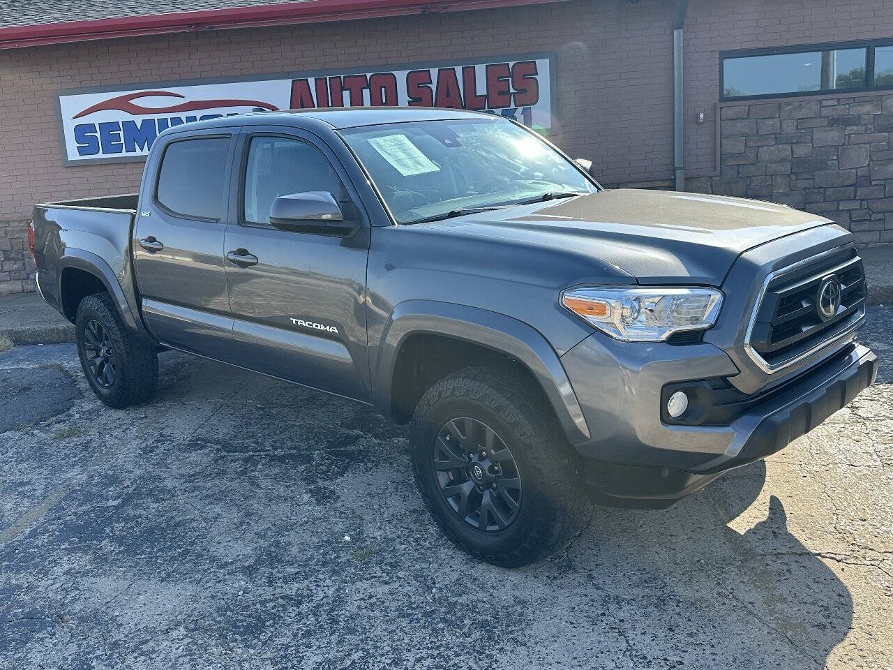 Used 2021 Toyota Tacoma SR5 AWD/4WD image 2