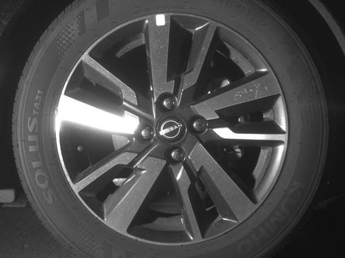 Used 2025 Nissan Versa SV FWD image 13