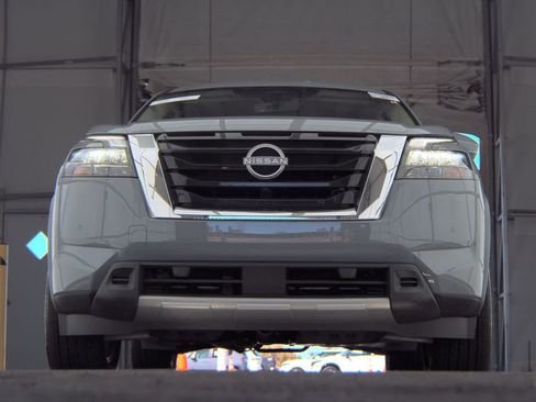 Used 2025 Nissan Pathfinder Platinum image 4