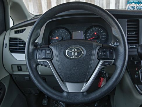 Used 2015 Toyota Sienna LE image 14