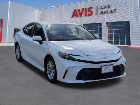 Used 2025 Toyota Camry LE FWD image 3