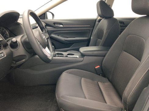 Used 2025 Nissan Altima 2.5 SV FWD image 17