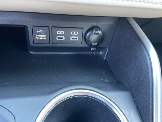 Used 2023 Toyota Highlander XLE AWD/4WD image 39