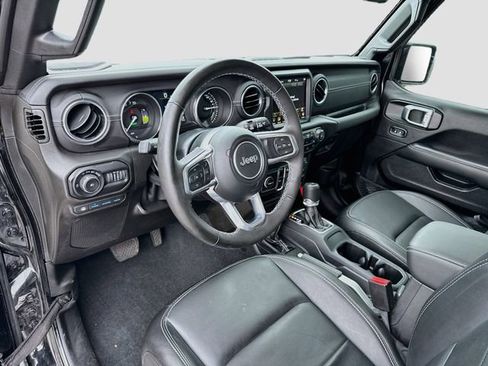 Used 2022 Jeep Wrangler Unlimited Sahara w/ Cold Weather Group AWD/4WD image 26