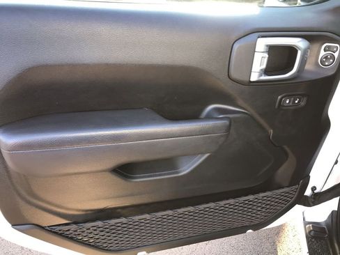 Used 2022 Jeep Gladiator Sport image 13