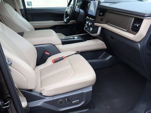 Used 2024 Ford Expedition Max Limited RWD image 17